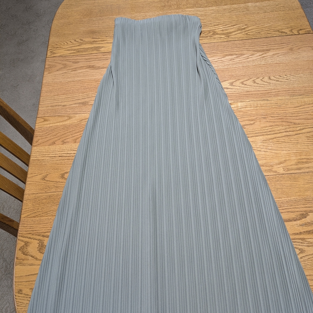OAK + FORT Strapless Pleated Dress in Soft Gray